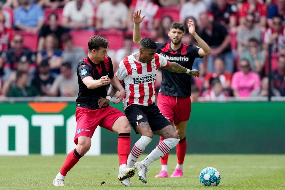 黄健翔以其 黄健翔以其