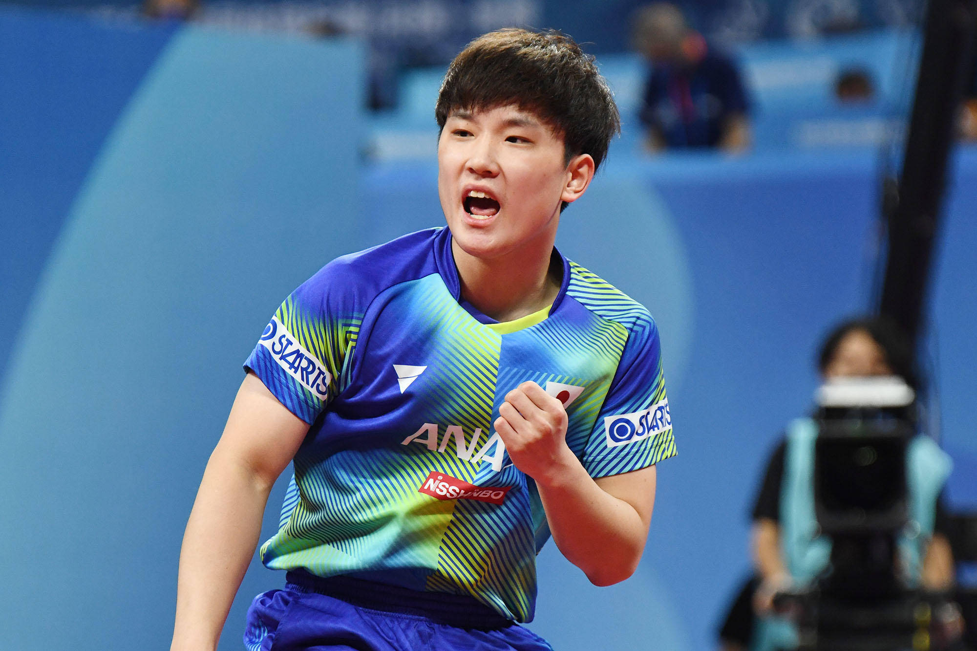 现肘击李金 现肘击李金